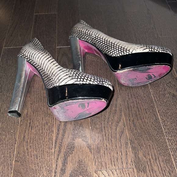 Silver snake skin heels - Picture 5 of 5